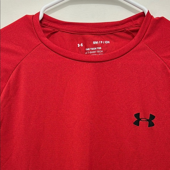 Under Armour Red Crew Neck Short Sleeve Tee - Picture 2 of 3